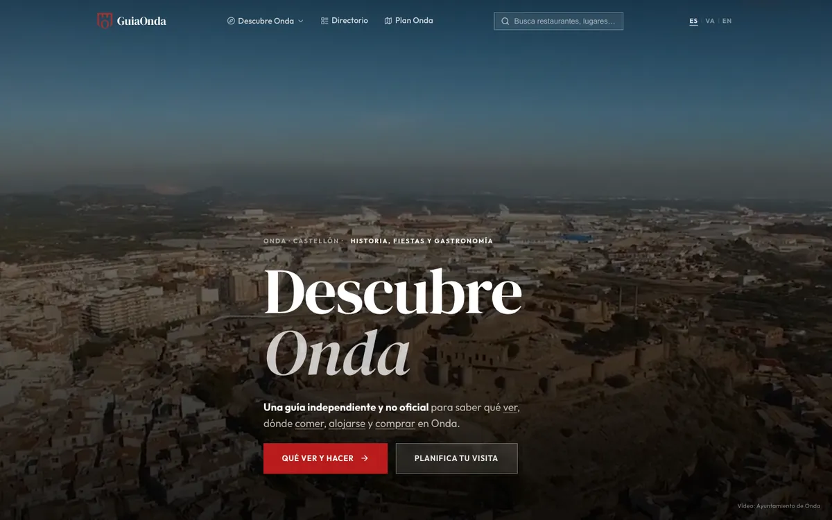 Portada de la web actual de GuiaOnda: titular «Descubre Onda» en cursiva sobre una foto, franja roja con buscador